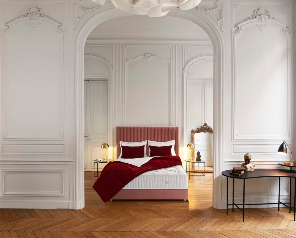 Lit boxspring avec matelas et surmatelas